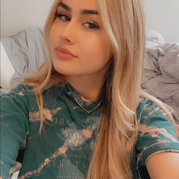 Meet The Posher, Giovanna - Picture 1 of 3